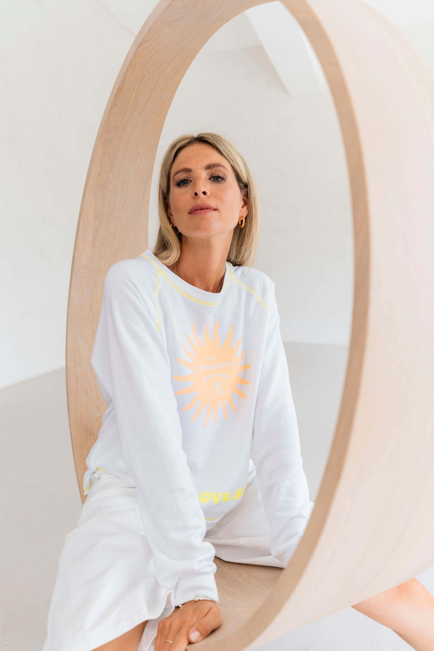 Yippie Hippie Sweatshirt weiß
